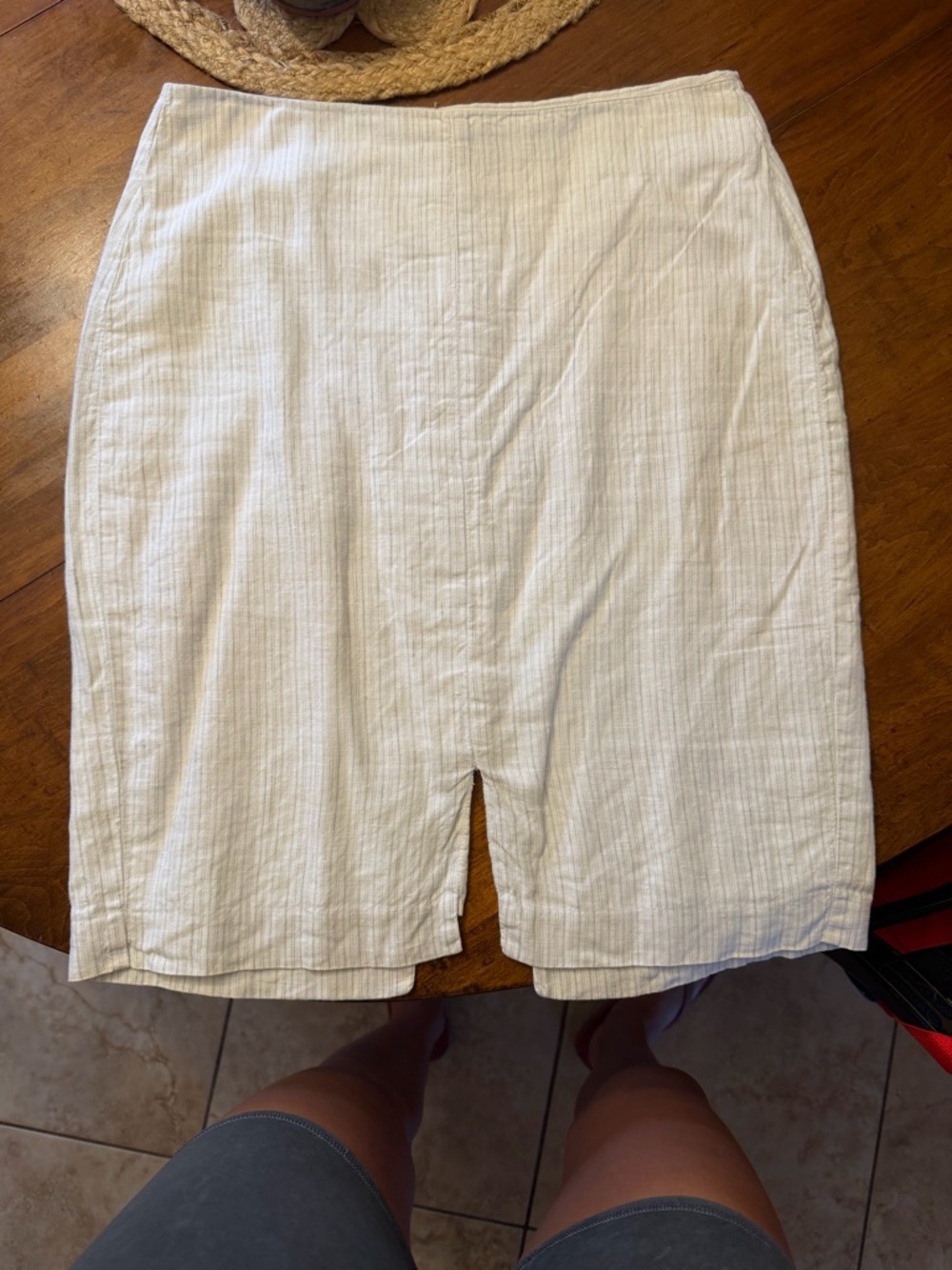 Banana Republic White Cotton Pencil Skirt w/Zipper size 4 (fits like a 6)